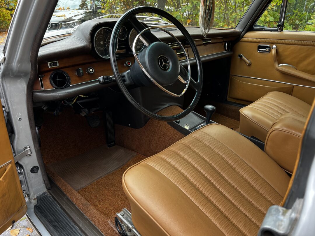 Sitze Mercedes W108 neu beziehen