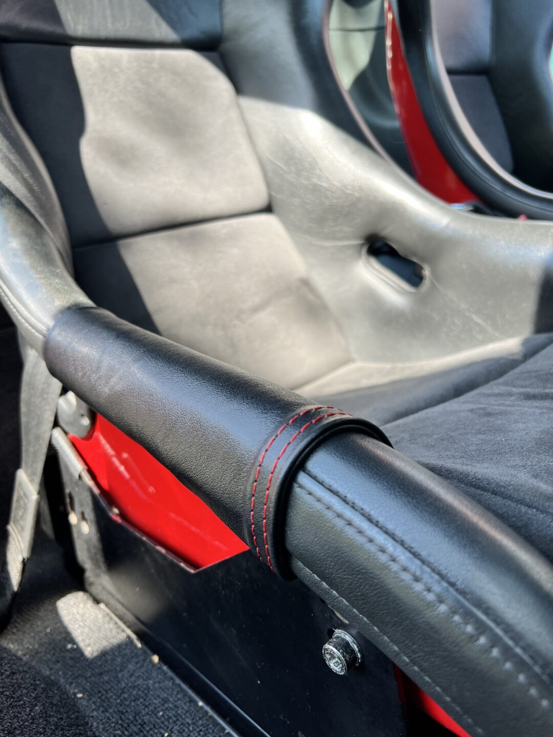 Audi TT Sportsitze Einstiegsschoner schwarz/rot