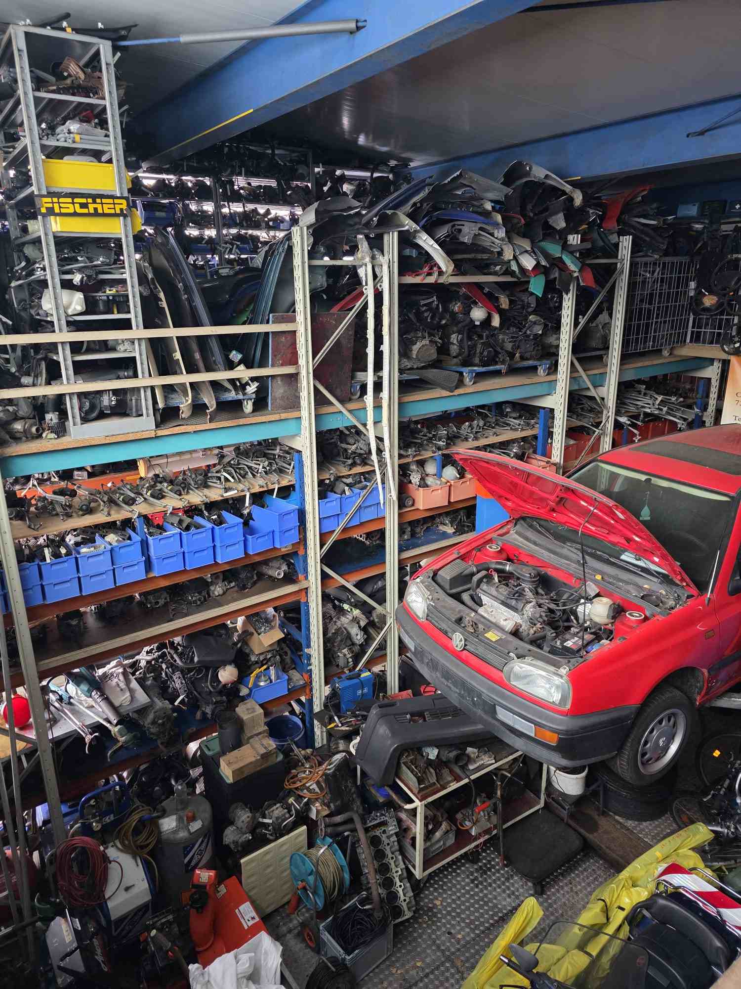 Fischer Autoverwertung - erster Oldtimer-Schrottplatz Deutschlands (7)