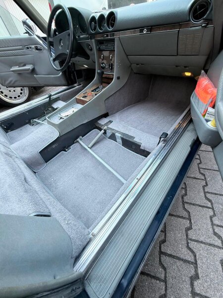 Teppichsatz Teppich für Mercedes SL107 R107/W107 Gummi Absatzschoner grau (Velours)