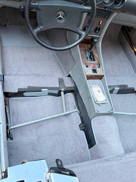 Teppichsatz Teppich für Mercedes SL107 R107/W107 Gummi Absatzschoner grau (Velours)