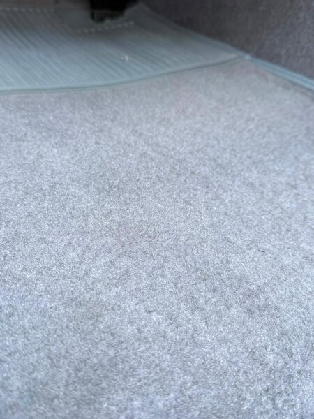 Teppichsatz Teppich für Mercedes SL107 R107/W107 Gummi Absatzschoner grau (Velours)