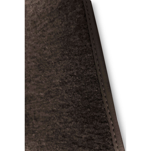Teppichsatz Teppich mit Kunstlederabsatzschoner passend für Mercedes Benz W111 Coupe braun (Velours)
